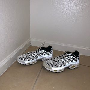 Nike Air Max Plus TN White Shark Men Size 9.5